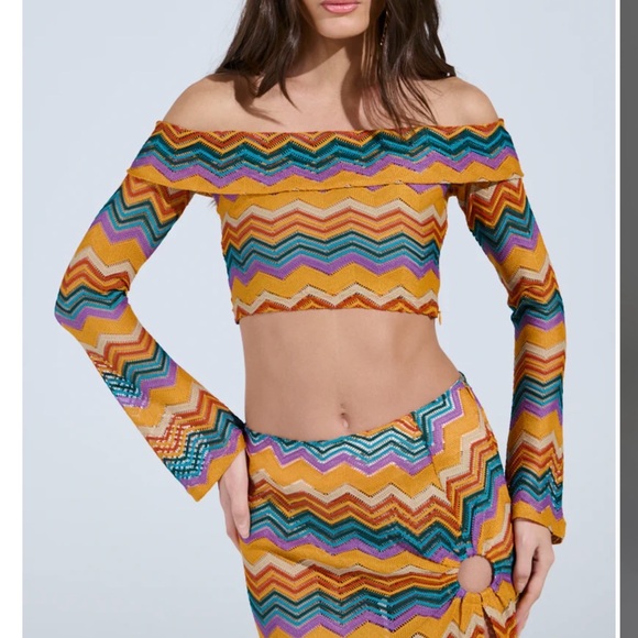 ✨AKIRA Multicolor Zigzag Off-Shoulder Crop Top✨ - Picture 1 of 9